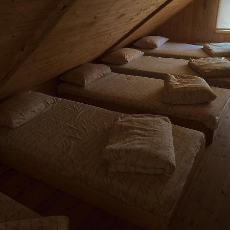 Starp Debesim Un Zemi Pensionat Krāslava Exteriör bild