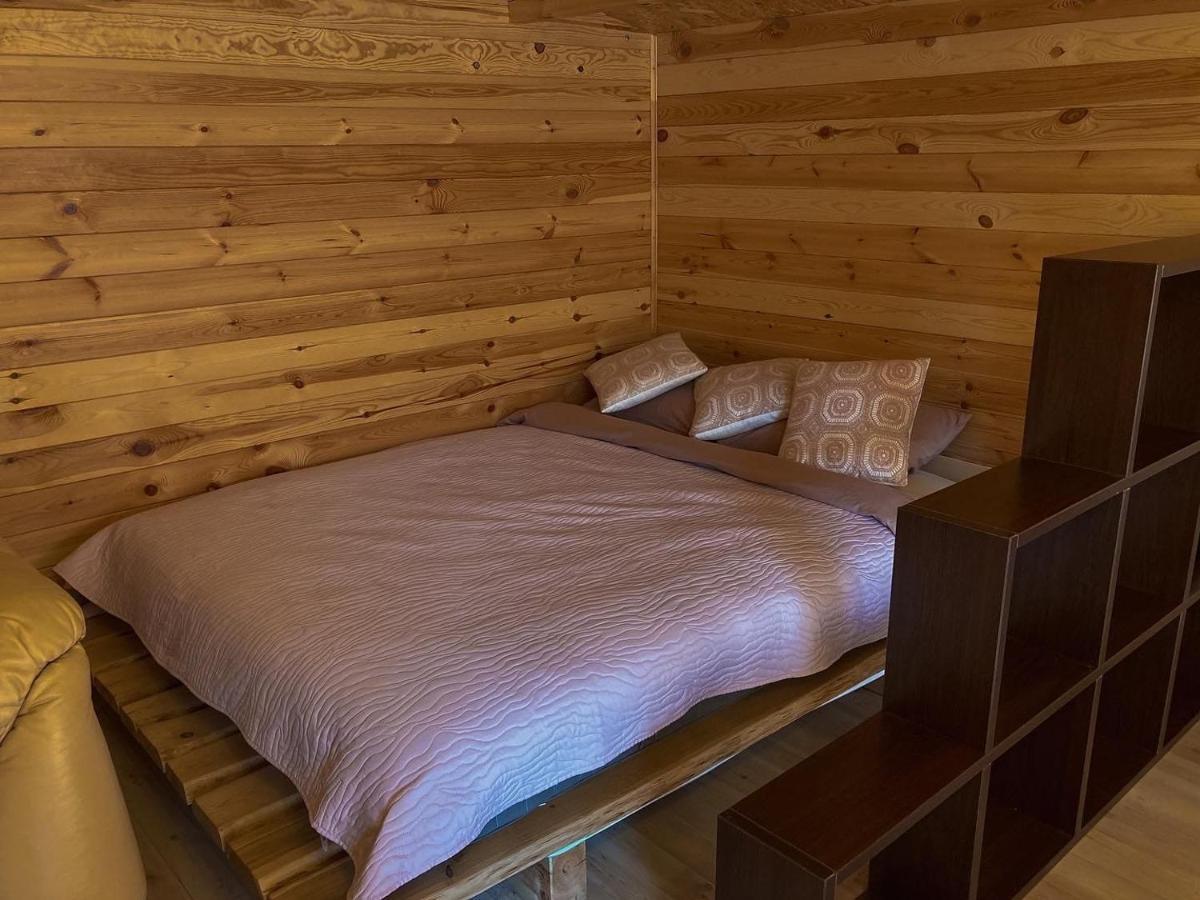 Starp Debesim Un Zemi Pensionat Krāslava Exteriör bild