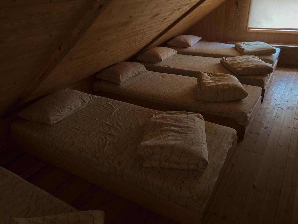 Starp Debesim Un Zemi Pensionat Krāslava Exteriör bild