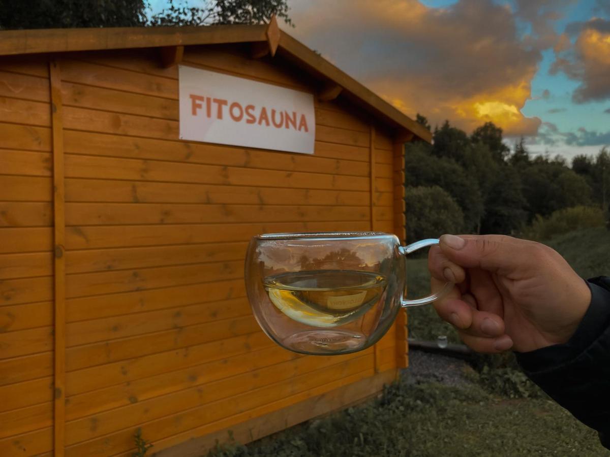 Starp Debesim Un Zemi Pensionat Krāslava Exteriör bild