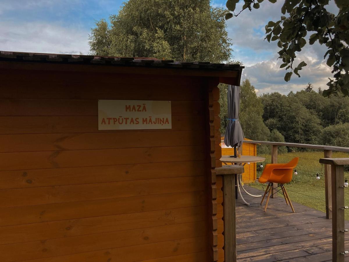 Starp Debesim Un Zemi Pensionat Krāslava Exteriör bild