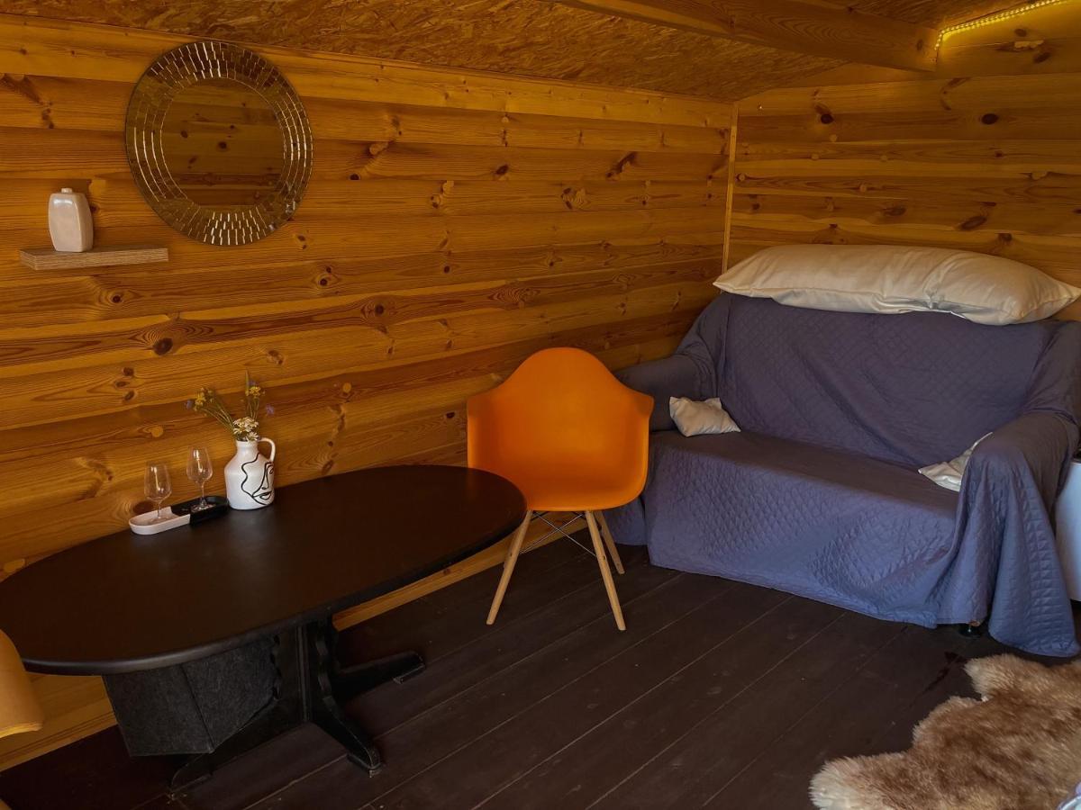 Starp Debesim Un Zemi Pensionat Krāslava Exteriör bild