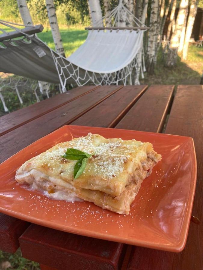 Starp Debesim Un Zemi Pensionat Krāslava Exteriör bild